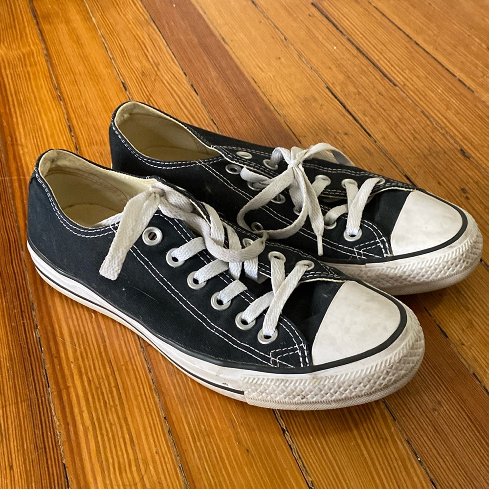 GUC Black Converse